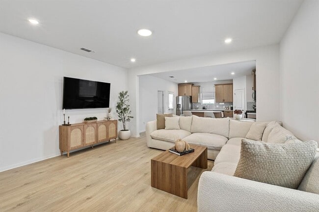 Building Photo - 615 Backstays Lp