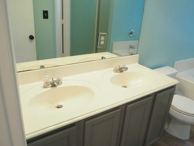 Building Photo - 511 Lone Star Park Ln