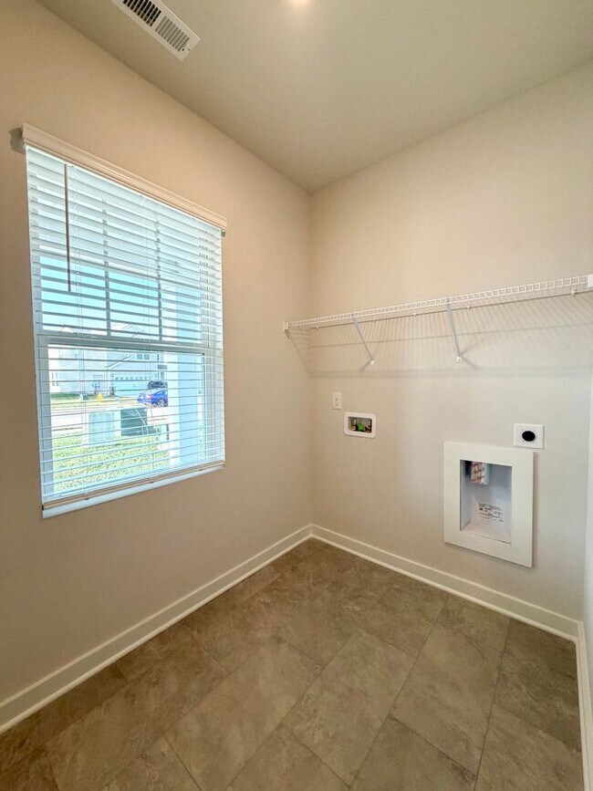 Building Photo - 1333 Gentry Dr