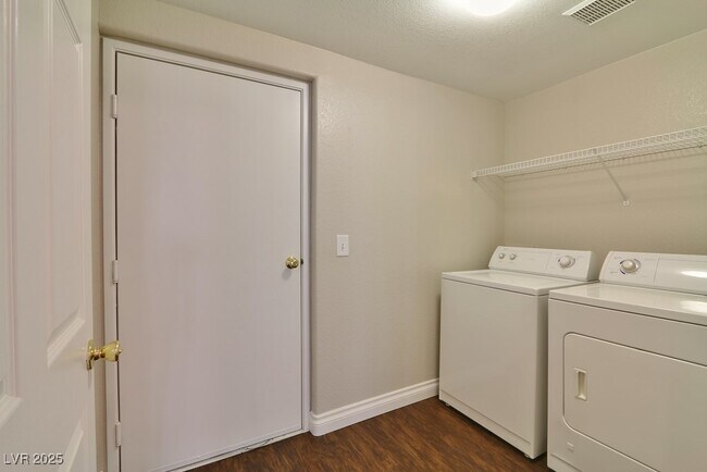 Building Photo - 10550 W Alexander Rd