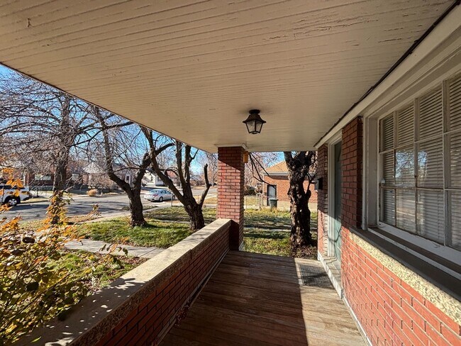 Building Photo - 361-361 Williams Ave S