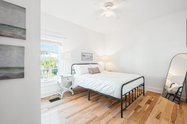 Building Photo - 110 E Blue Crab Loop