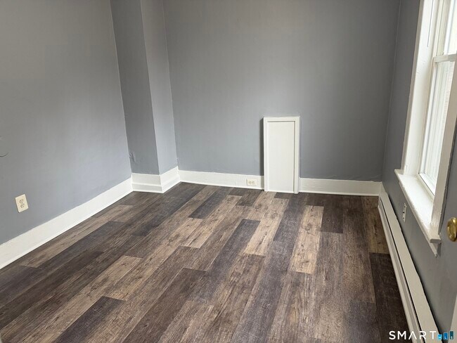 Building Photo - 112 Rockwell St