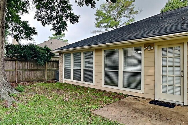 Building Photo - 8514 Greenleaf Lake Dr