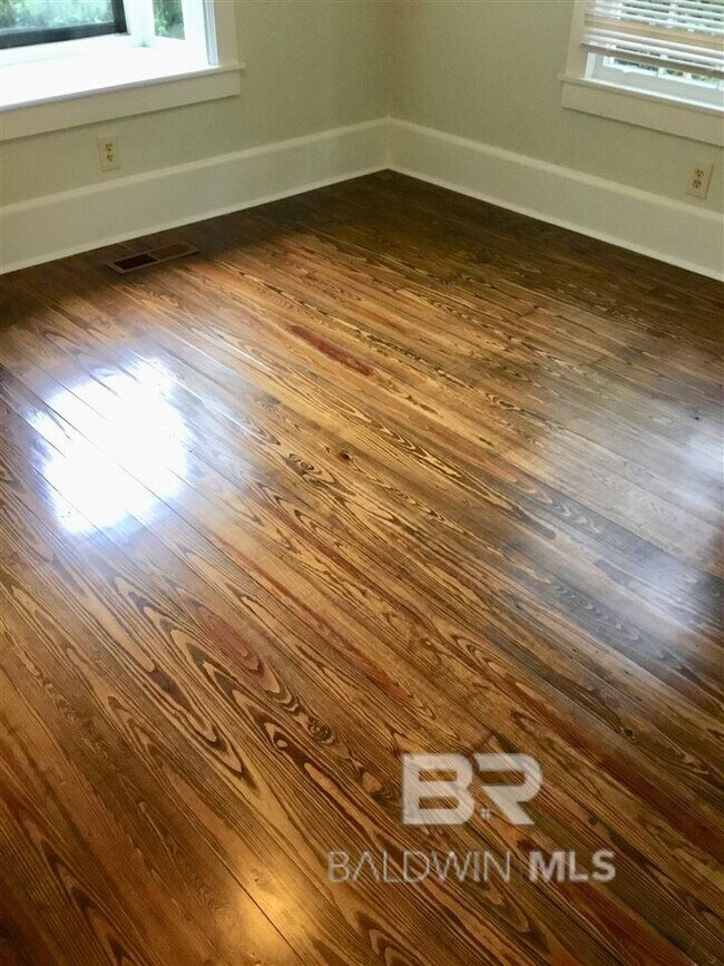 Building Photo - 416 S Section St