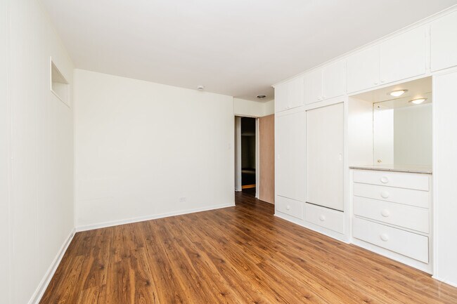 Building Photo - 2334 S 10th Ave