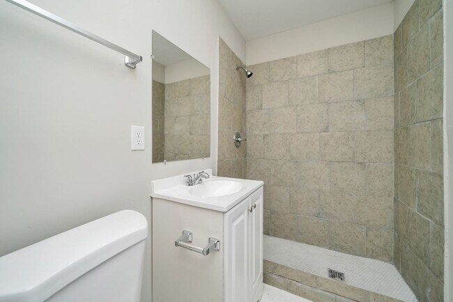 Building Photo - Bright, Updated & Ready for You – 3BR Home...