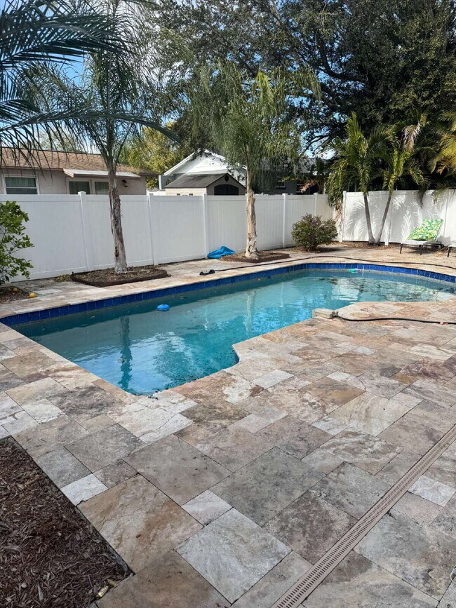 Building Photo - 1890 Briland St