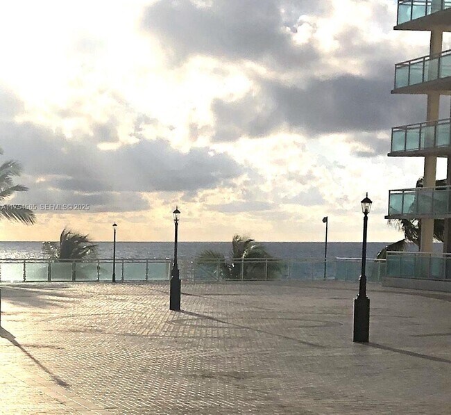 Building Photo - 3900 Galt Ocean Dr