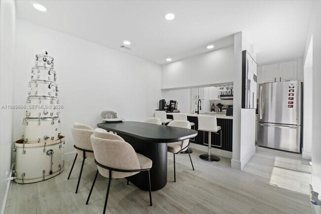 Building Photo - 3627 Cocoplum Cir