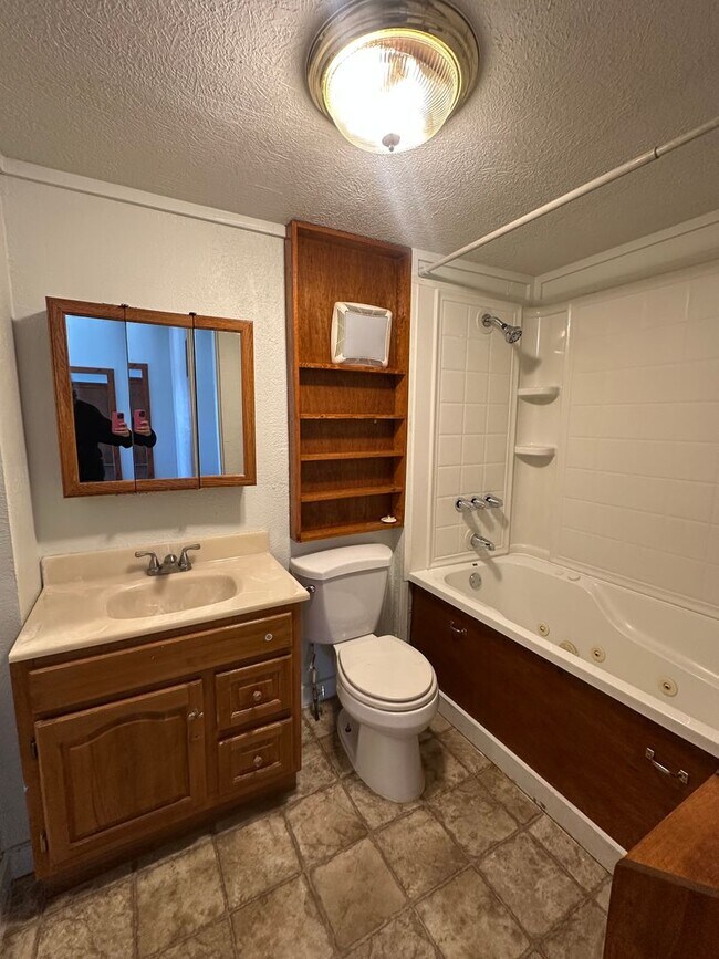 Building Photo - 646 S Coleman St