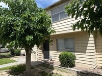 Building Photo - Two-Story Townhouse with Detached Garage