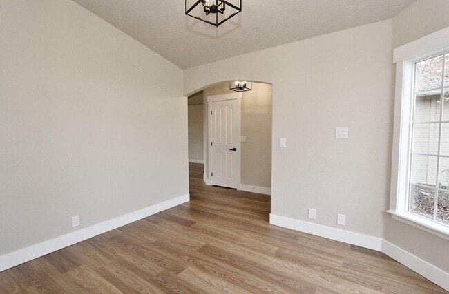 Building Photo - Immaculate Single-Level Home