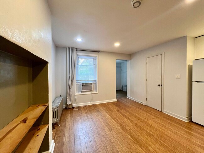 Building Photo - 148 Webster Ave
