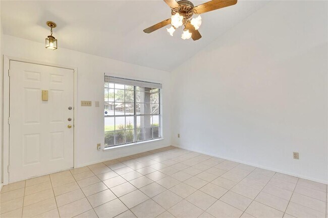 Building Photo - 1015 E Yager Ln