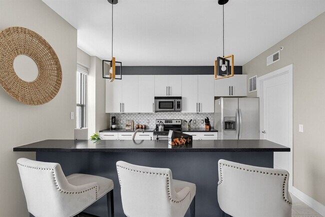 Building Photo - 400 Walnut St