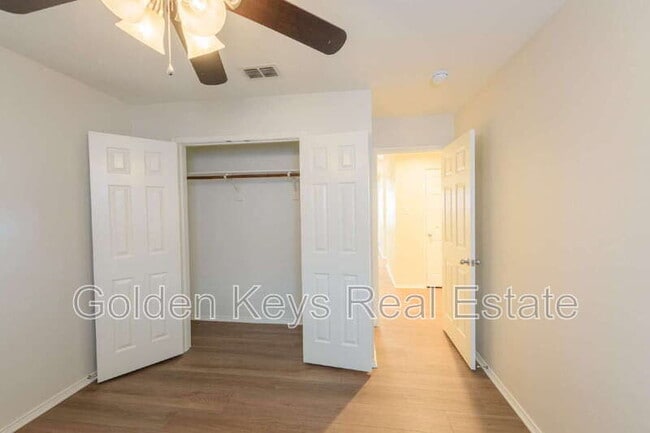 Building Photo - 672 S Heights Dr