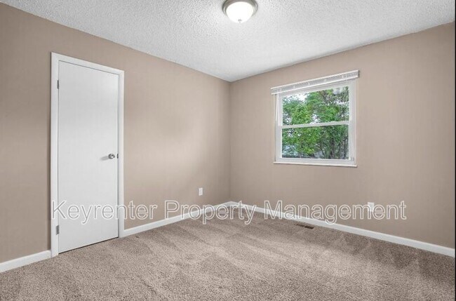 Building Photo - 15593 Fox Plains Dr