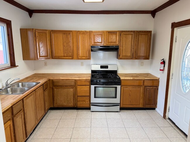 Building Photo - 308 E Argyle St