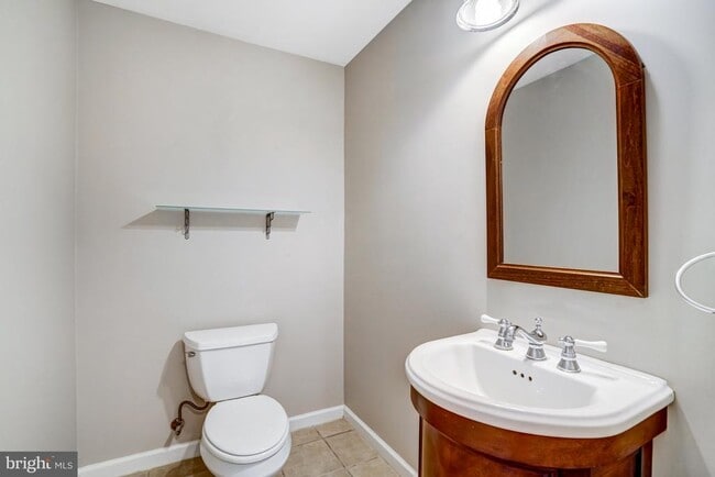 Building Photo - 1424 N Longfellow St