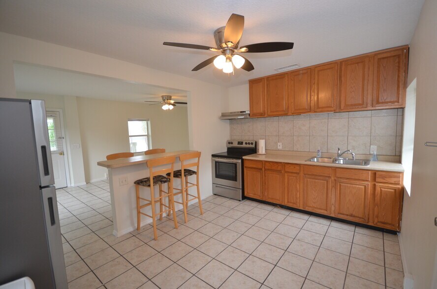 Primary Photo - 114 6th Ave S
