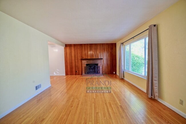 Building Photo - 2309 Fifth Ave