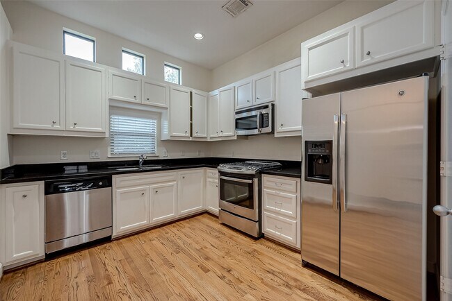 Building Photo - 2710 Hullsmith Dr