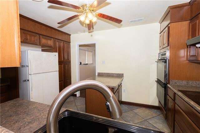 Building Photo - 3253 Reine Ave