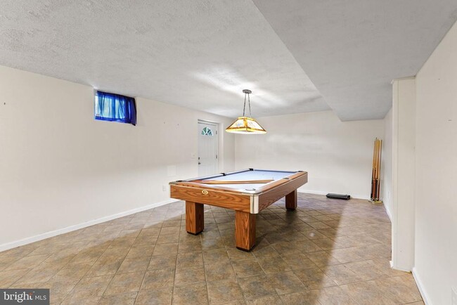 Building Photo - 10 Apple Blossom Ct