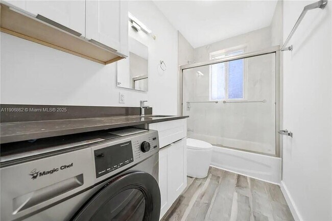 Building Photo - 1036 SW 5th St