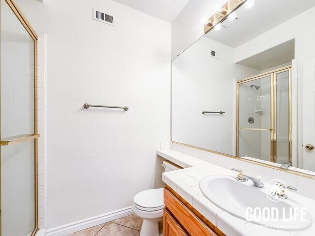 Building Photo - 709 S Hidden Creek Cir