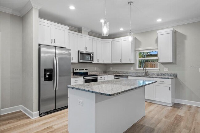 Building Photo - 25726 SW 19 Ave
