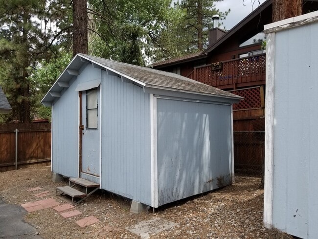 Building Photo - Large 2 Bedroom!