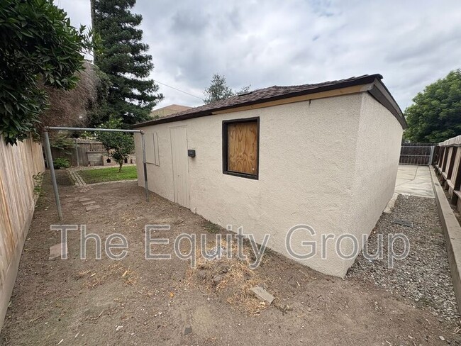 Building Photo - 309 W Noble Ave
