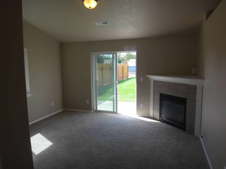 Building Photo - 2052 Alco Ave