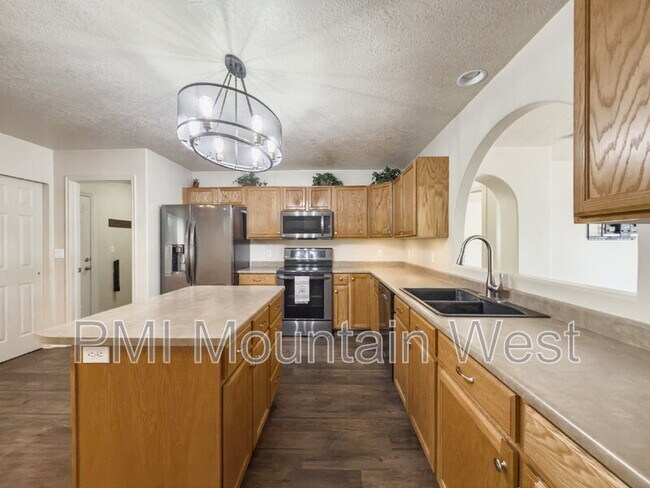 Building Photo - 955 Alton Dr