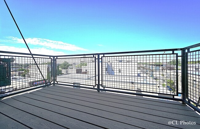 Building Photo - 500 N Damen Ave