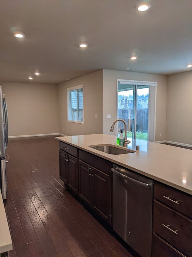 Building Photo - Northshore, Bothell, Millcreek 4 bedroom Home Special offer!