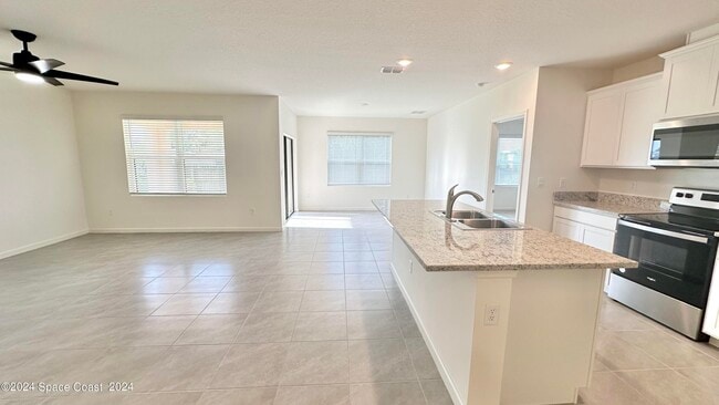 Building Photo - 6495 Topaz Dr