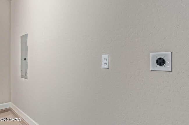 Building Photo - 2121 W Sonoran Desert Dr