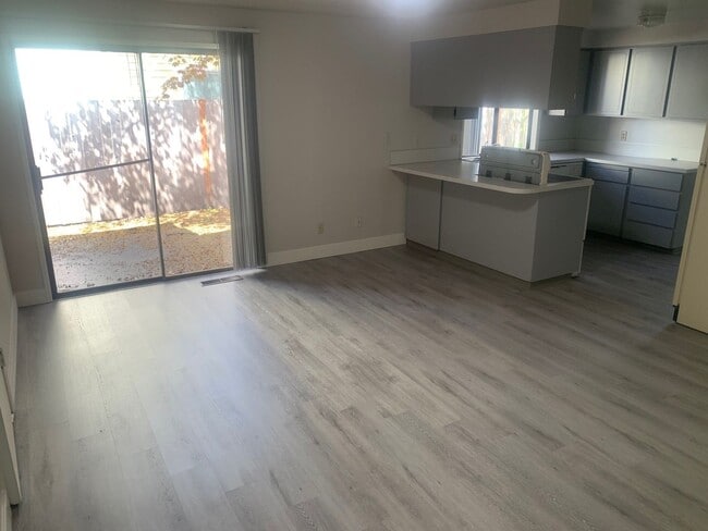 Building Photo - Single Level with Recent Upgrades