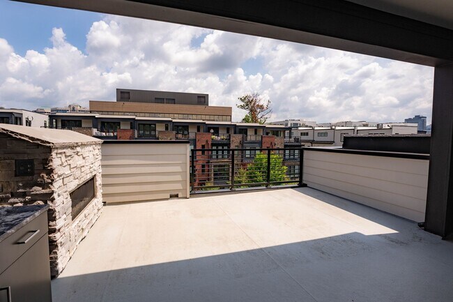 Building Photo - Luxury Reston Rental
