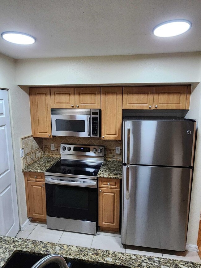 Building Photo - 6777 Heritage