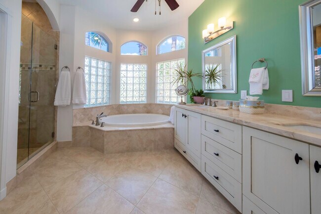 Building Photo - 10849 Bal Harbor Dr