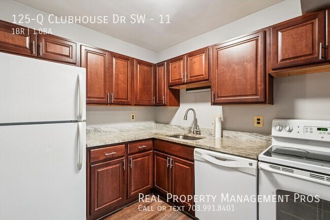 Building Photo - 125 Clubhouse Dr SW