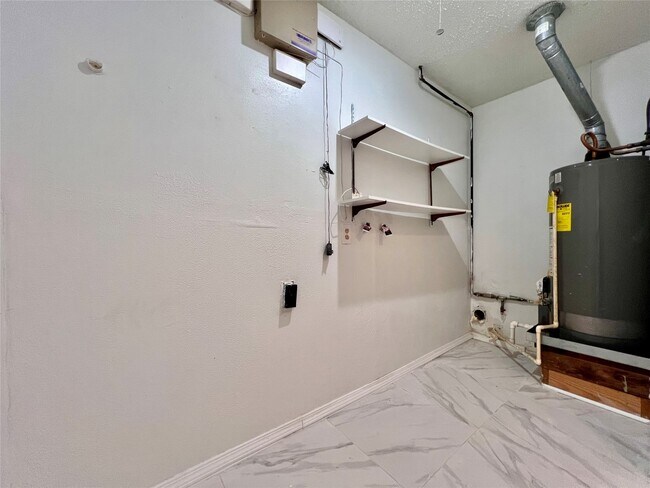 Building Photo - 23111 Bayleaf Dr