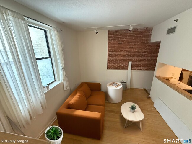 Building Photo - 83 Washington St