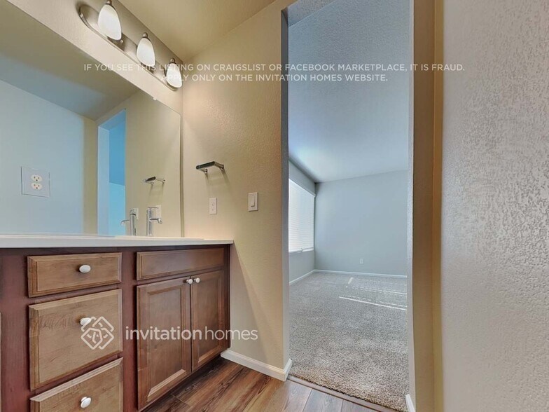 Building Photo - 11187 House Finch Ln