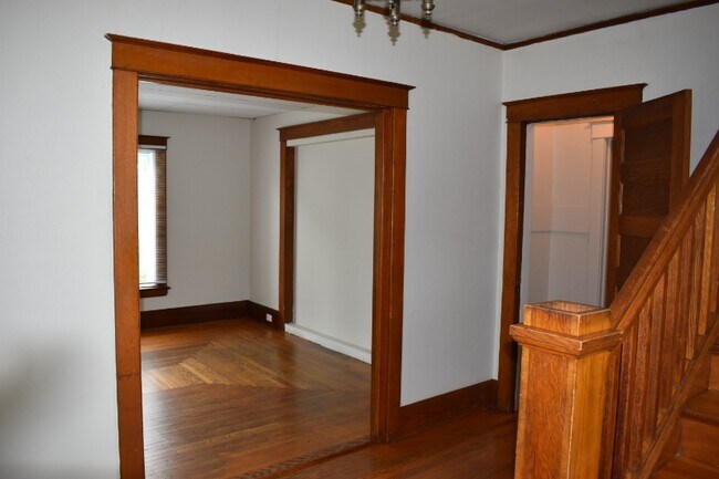 Building Photo - 1016 S University Ave