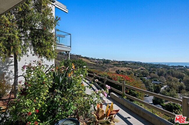 Building Photo - 6240 Tapia Dr